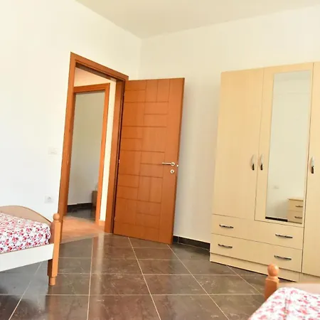 Apartment For Vacations In Shëngjin